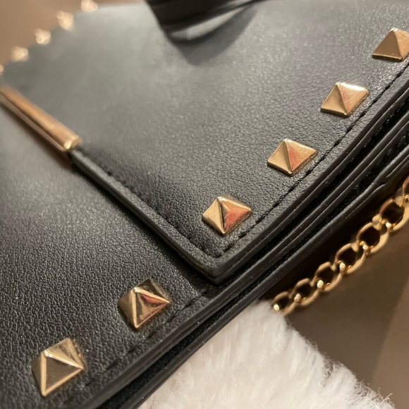 Clutch - Picture 2 of 2